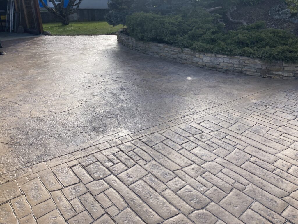 construction-beton-imprime - allée entrée de maison béton imprimé