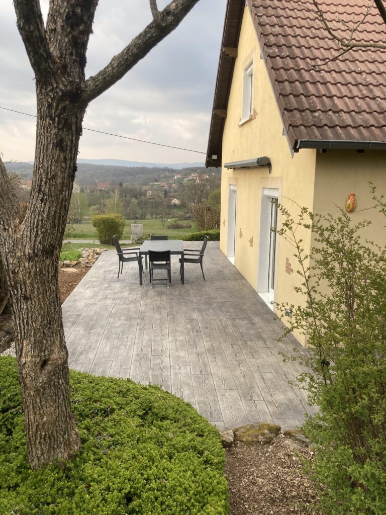 construction-beton-imprime - terrasse en béton imprimé