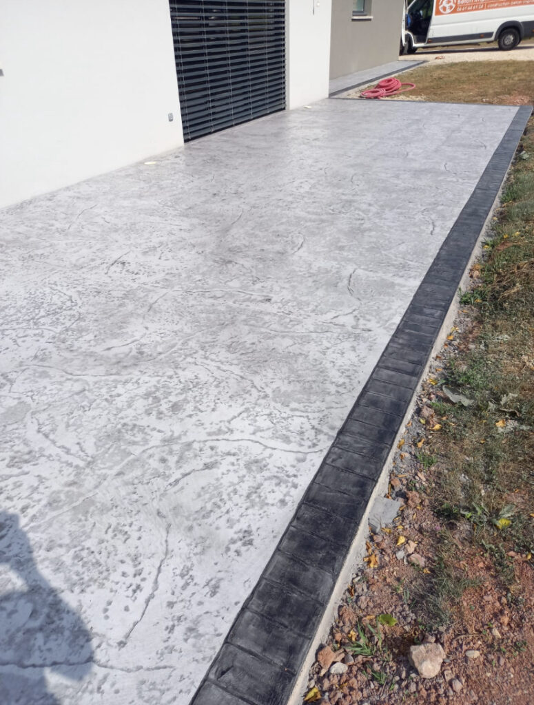 construction-beton-imprime - terrasse en béton imprimé