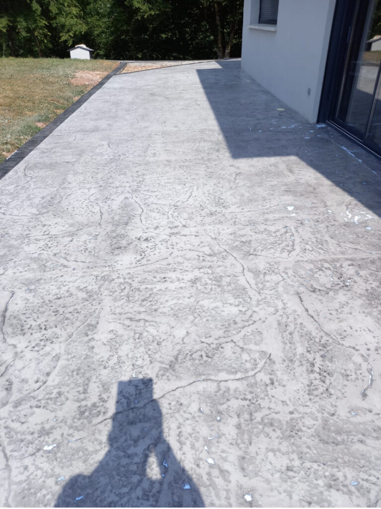 construction-beton-imprime - terrasse en béton imprimé
