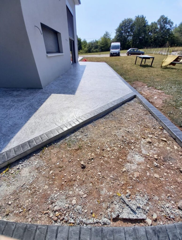 construction-beton-imprime - terrasse en béton imprimé