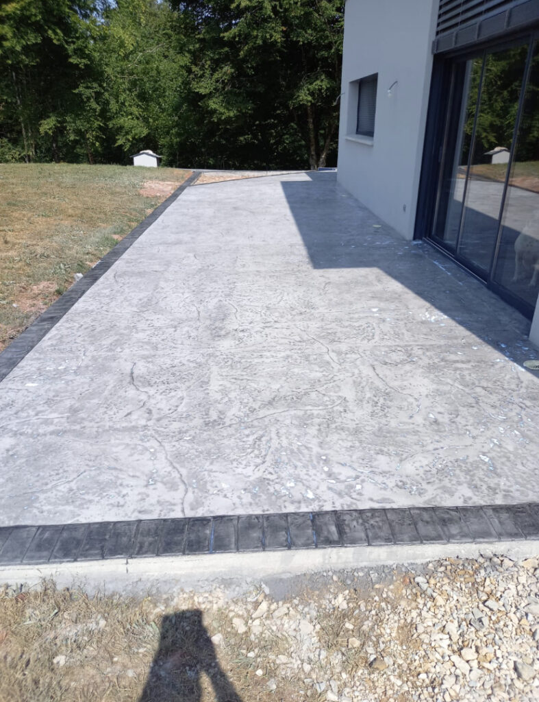 construction-beton-imprime - terrasse en béton imprimé