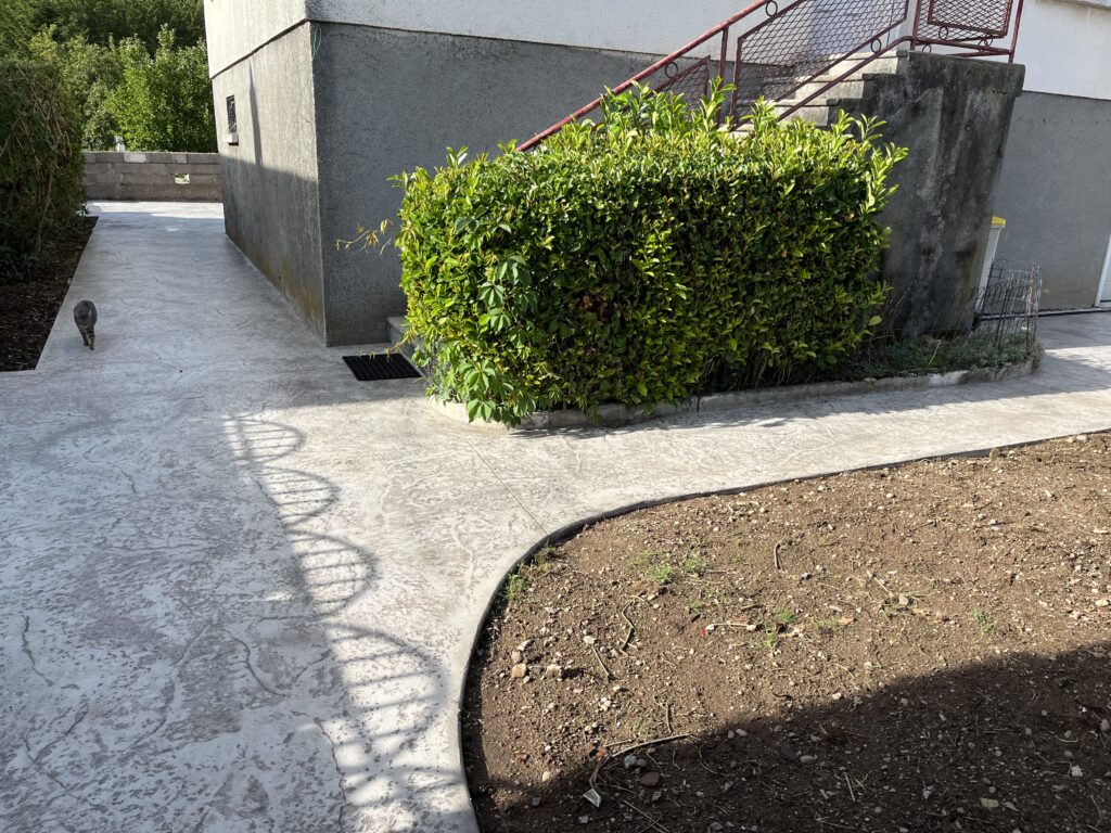 construction-beton-imprime - allée de maison en béton imprimé