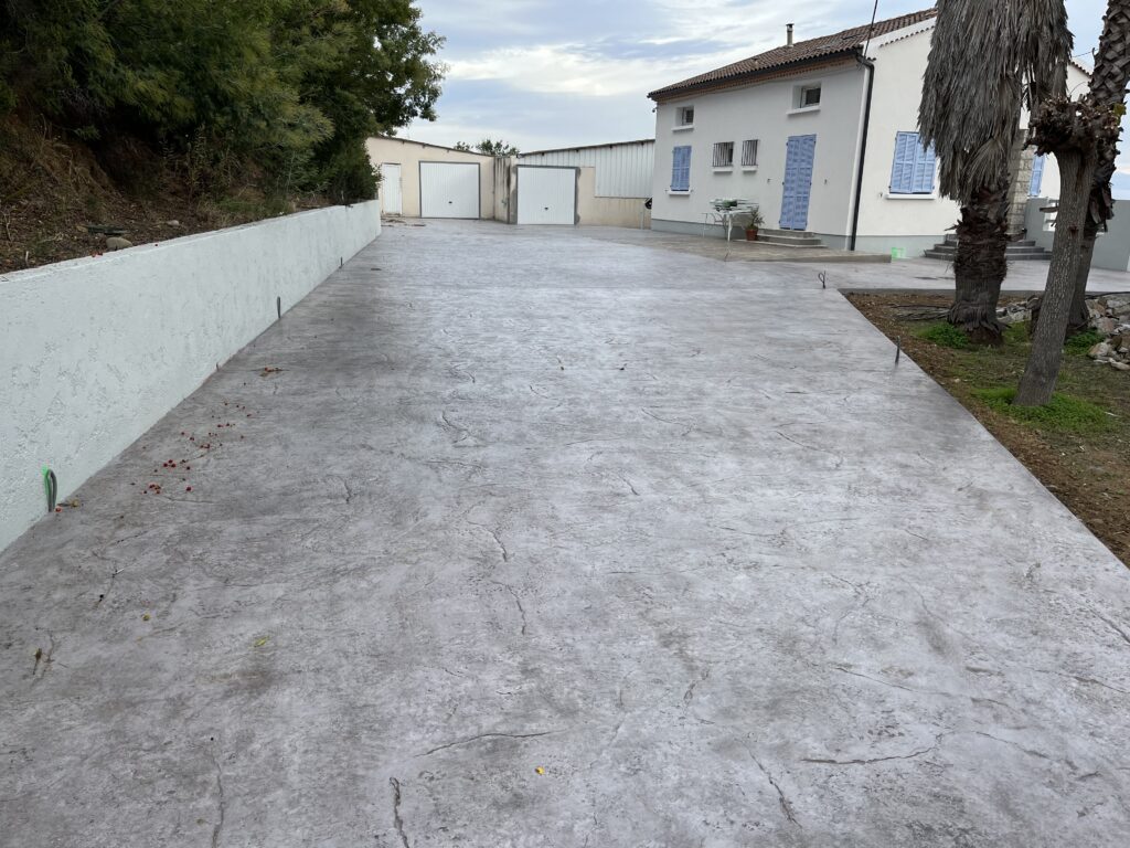 construction-beton-imprime - allée de maison en béton imprimé